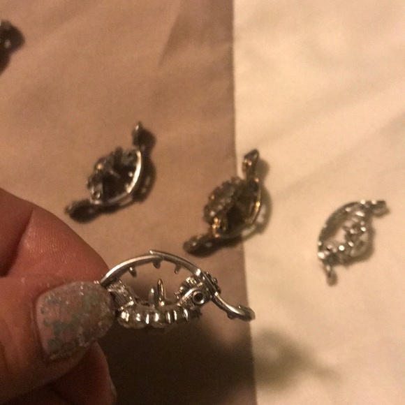 Hair Clips - Picture 3 of 5